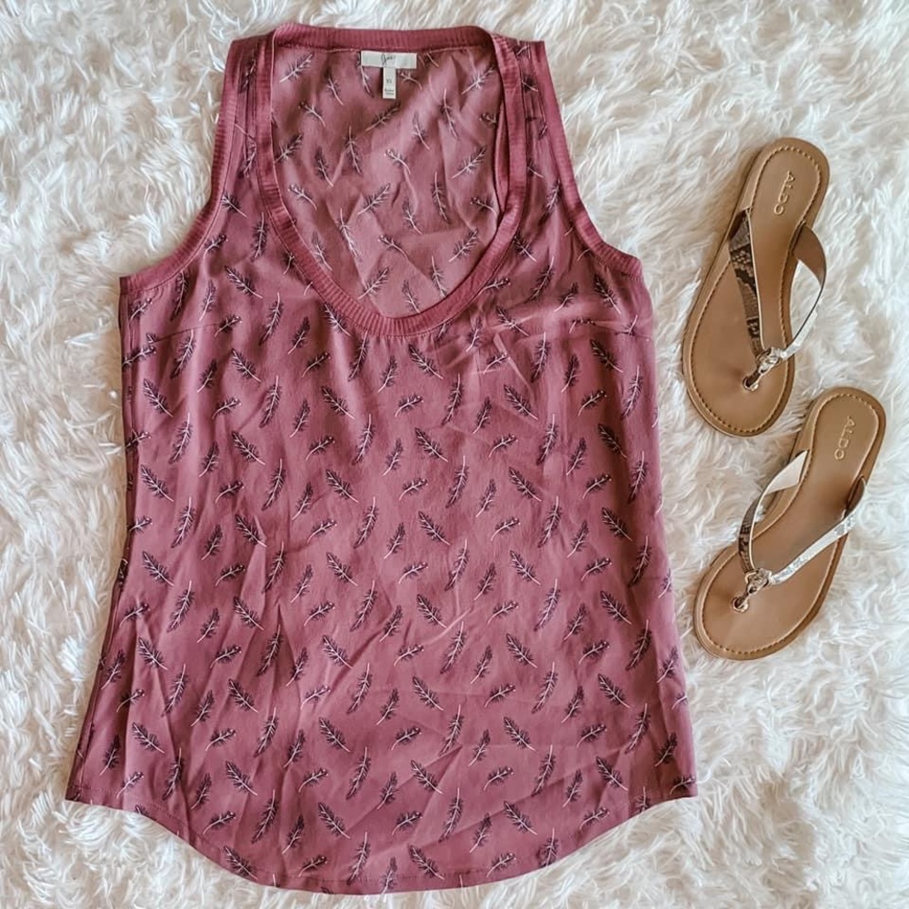 Dusty purple feather print silky tank.